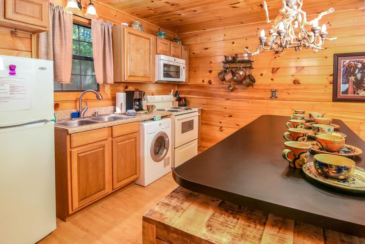 Permanent Vacation-Private Honeymoon Cabin With Hot Tub Sevierville Εξωτερικό φωτογραφία